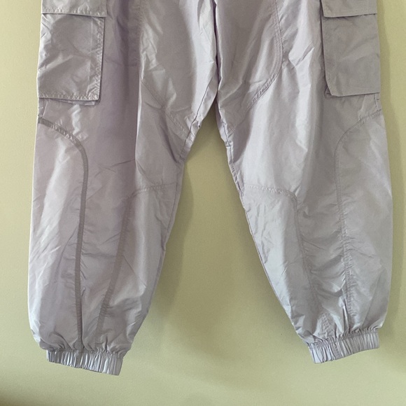 New Fabletics Parachute Pants Lightweight Cargo Jogger Lilac Lily Shine Size 1X - Picture 8 of 13